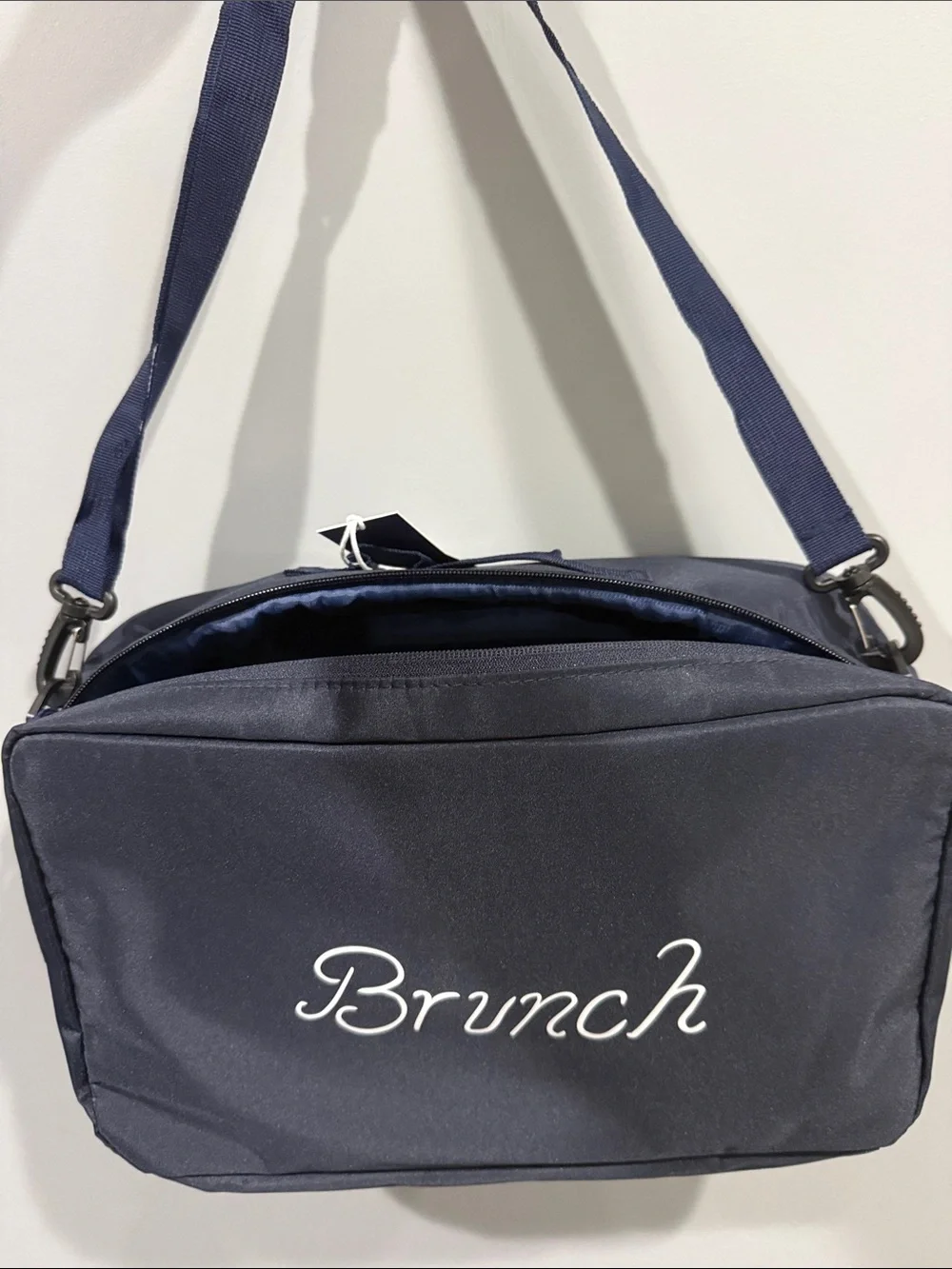 Brunch navy messenger